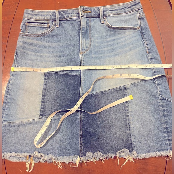 Driftwood Denim patched skirt with ripped bottom line. Light and dark blue sz 29 - Picture 6 of 9